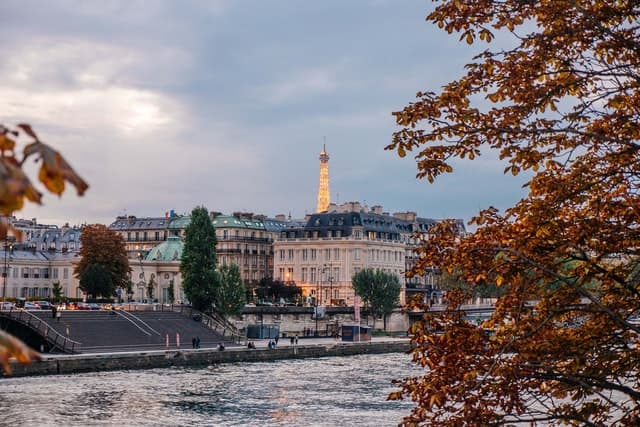 paris le soir après le travail