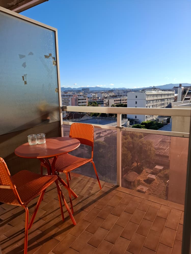Photo de la location a temps partiel de : Studio bd du Prado côté jardin et vue dégagée à Marseille