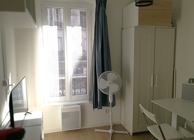 Photo de la location a temps partiel de : Studio proche transports, Paris et La Défense et entièrement équipé à Asnières, sur cours calme et arborée à Asnières-sur-Seine