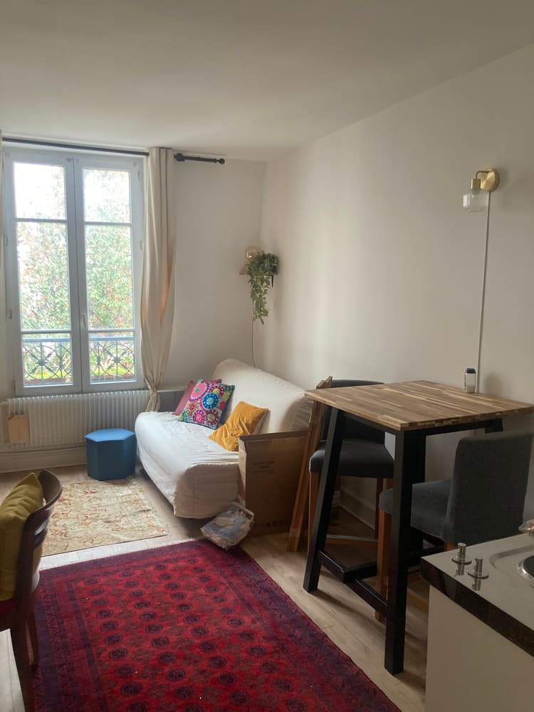 Photo de la location a temps partiel de : petit studio de 20m2 autonome dans appartement à Paris